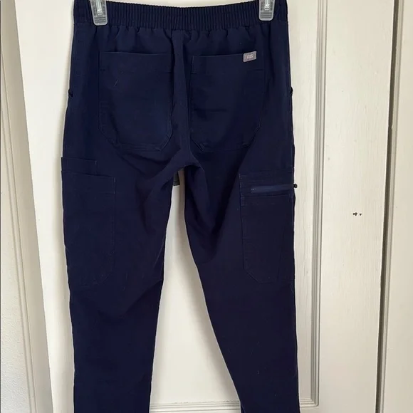 Women’s XXS Navy FIGS scrub pants - Picture 2 of 3